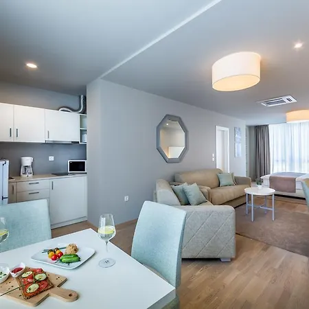 Gostinjska kuća & Preelook 4*