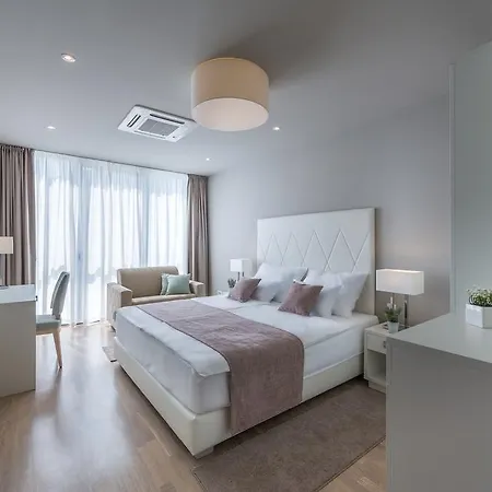 Apartments&rooms Preelook 4*